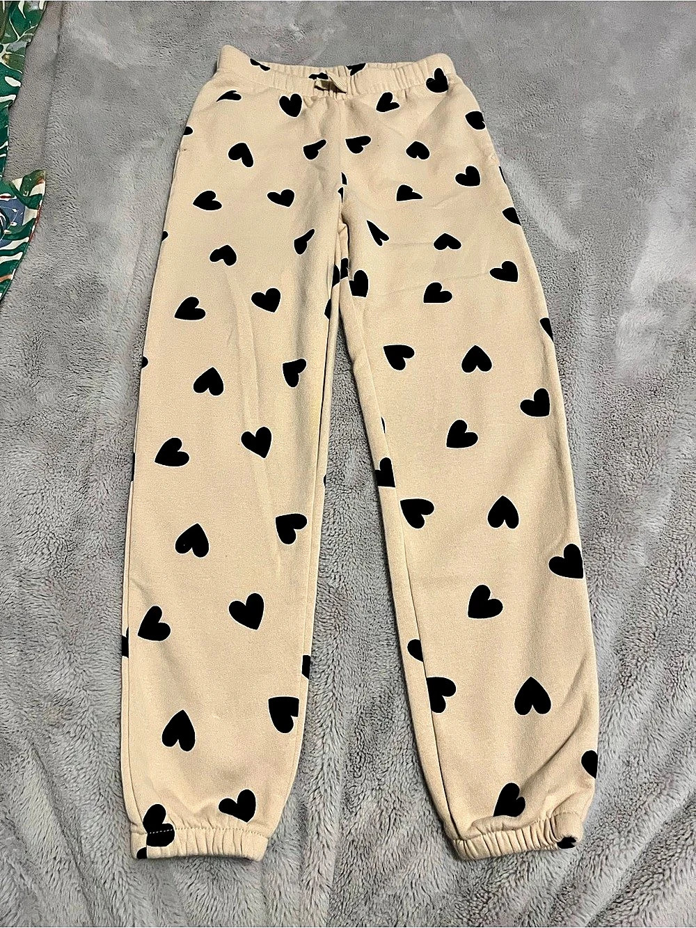 H&Medium Heart Print Sweatpants Cream & Black Medium